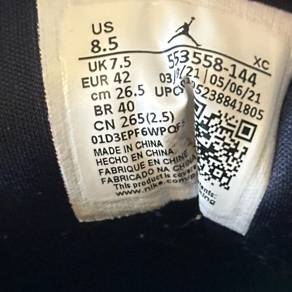 Air Jordan 1 Low in University Blue - Picture 7 of 7